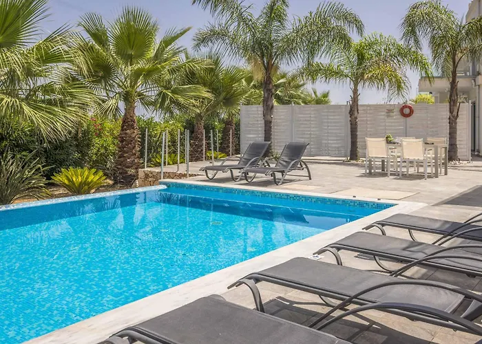 Seahorse Skala Villa *